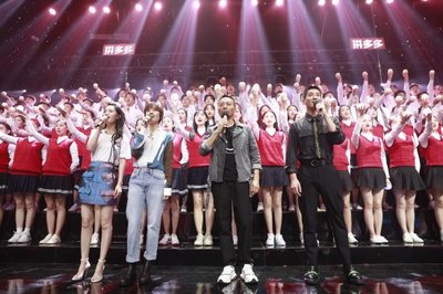 《天天向上》攜手《中國(guó)機(jī)長(zhǎng)》 一場(chǎng)致敬英雄的熒屏交響，如何實(shí)現(xiàn)話題與口碑的雙贏？